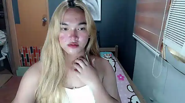 Snapshot of MoaningKylie chatting on 03/21/25, 01:02 MoaningKylie online show from 03/21/25, 01:02