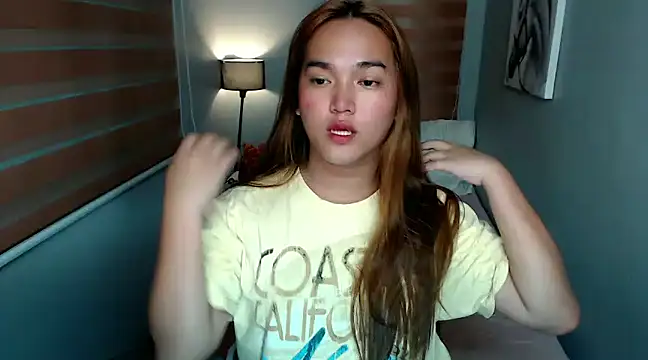 Snapshot of MoaningKylie chatting on 12/17/24, 04:56 MoaningKylie online show from 12/17/24, 04:56