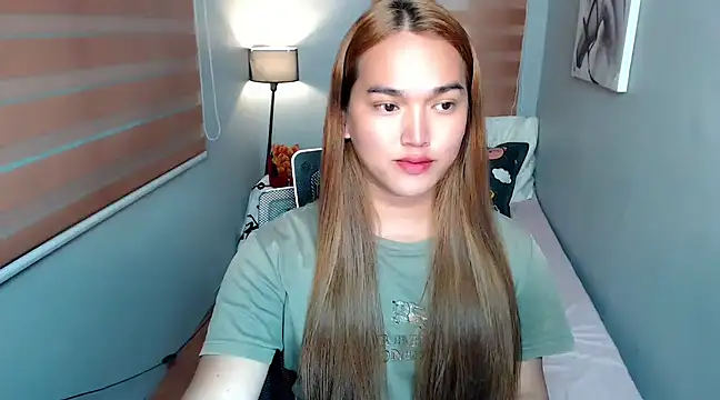 Snapshot of MoaningKylie chatting on 12/13/24, 03:54 MoaningKylie online show from 12/13/24, 03:54