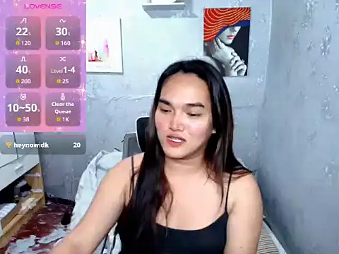 Snapshot of MoaningKylie chatting on 10/25/25, 03:49 MoaningKylie online show from 10/25/25, 03:49