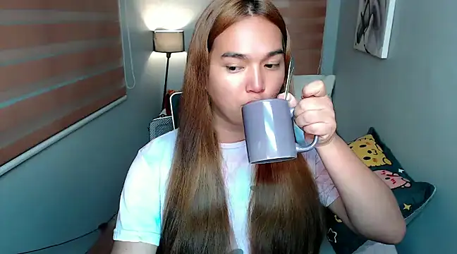 Snapshot of MoaningKylie chatting on 12/21/24, 04:57 MoaningKylie online show from 12/21/24, 04:57