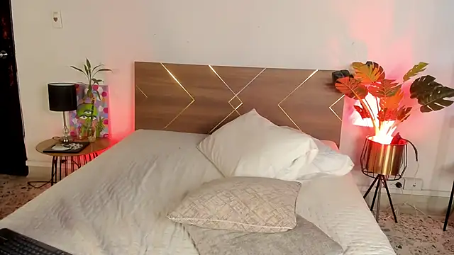 Amy art online show from 04/05/26, 01:18