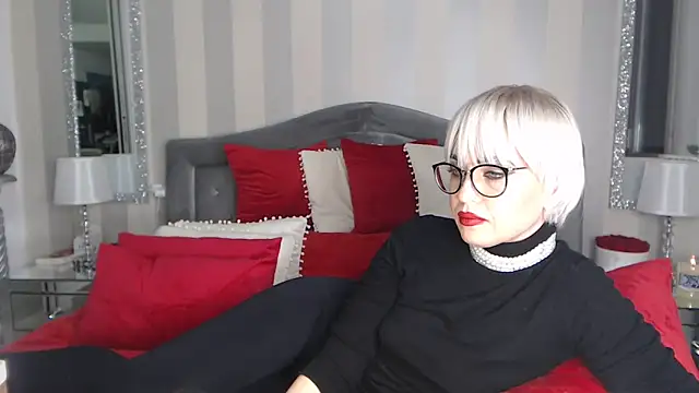 LuanaColucci online show from 12/23/24, 05:32