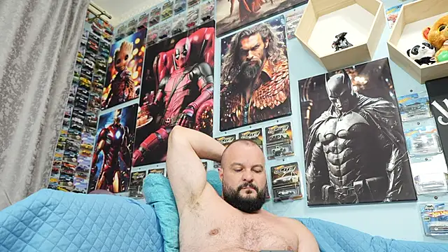 Snapshot of Muscle_Bear chatting on 09/17/25, 03:47 Muscle Bear online show from 09/17/25, 03:47