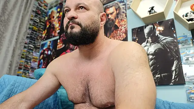 Snapshot of Muscle_Bear chatting on 09/18/25, 04:04 Muscle Bear online show from 09/18/25, 04:04