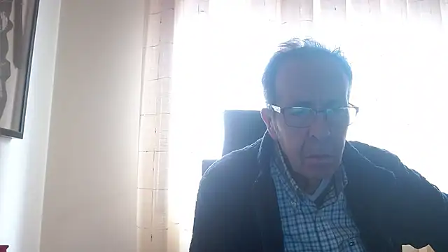 Snapshot of TonyComa chatting on 12/04/25, 11:53 TonyComa online show from 12/04/25, 11:53