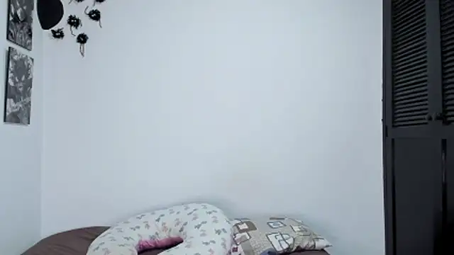 Abby Saenz01 online show from 10/23/25, 06:39