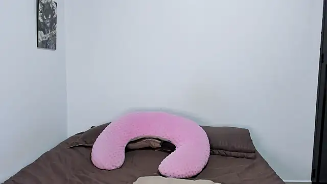 Abby Saenz01 online show from 11/05/25, 06:44