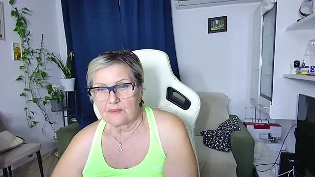 Snapshot of Selenna57 chatting on 04/06/26, 05:14 Selenna57 online show from 04/06/26, 05:14