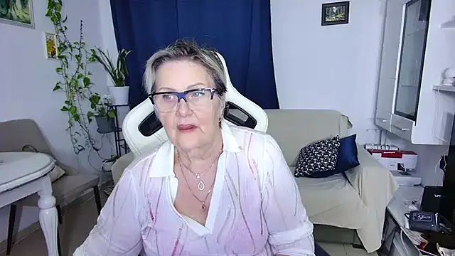 Snapshot of Selenna57 chatting on 03/29/26, 06:20 Selenna57 online show from 03/29/26, 06:20