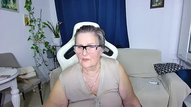 Snapshot of Selenna57 chatting on 03/26/26, 06:50 Selenna57 online show from 03/26/26, 06:50