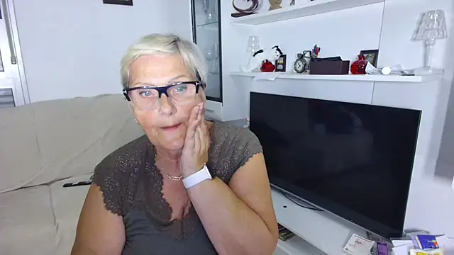 Snapshot of Selenna57 chatting on 06/07/26, 04:45 Selenna57 online show from 06/07/26, 04:45