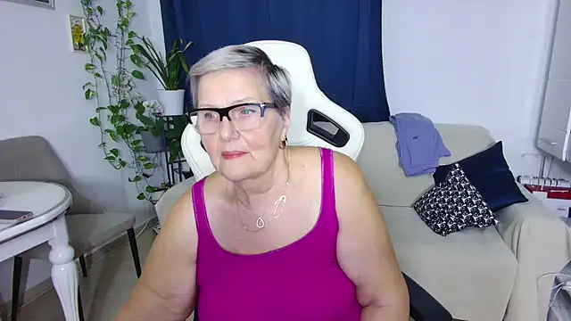 Snapshot of Selenna57 chatting on 02/13/26, 06:30 Selenna57 online show from 02/13/26, 06:30