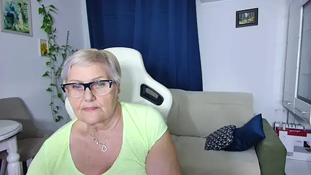 Snapshot of Selenna57 chatting on 04/11/26, 05:27 Selenna57 online show from 04/11/26, 05:27