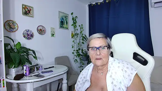 Snapshot of Selenna57 chatting on 02/07/26, 06:38 Selenna57 online show from 02/07/26, 06:38