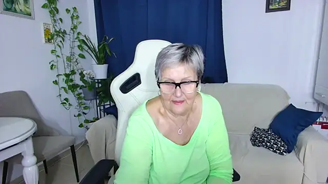 Snapshot of Selenna57 chatting on 02/11/26, 06:19 Selenna57 online show from 02/11/26, 06:19