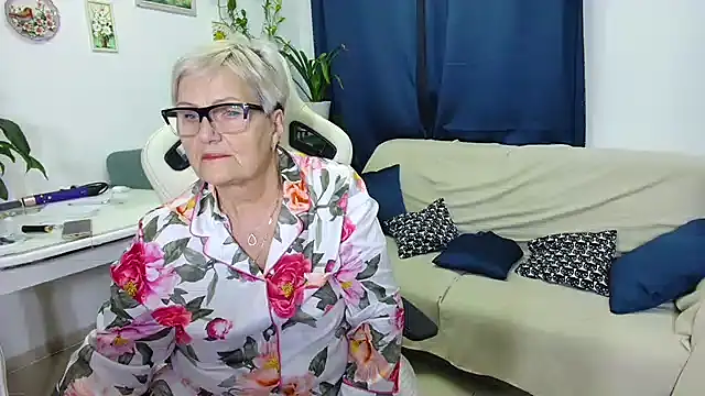 Selenna57 online show from 12/17/25, 07:08