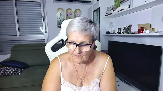 Snapshot of Selenna57 chatting on 07/19/26, 05:21 Selenna57 online show from 07/19/26, 05:21