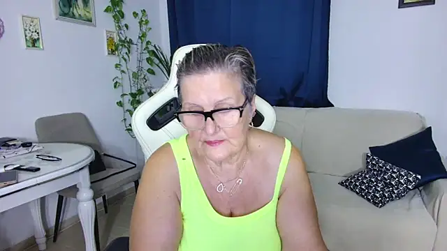 Snapshot of Selenna57 chatting on 02/14/26, 06:19 Selenna57 online show from 02/14/26, 06:19