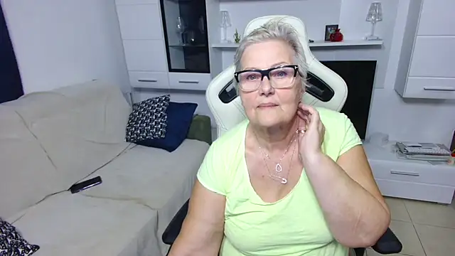Selenna57 online show from 04/19/26, 05:03