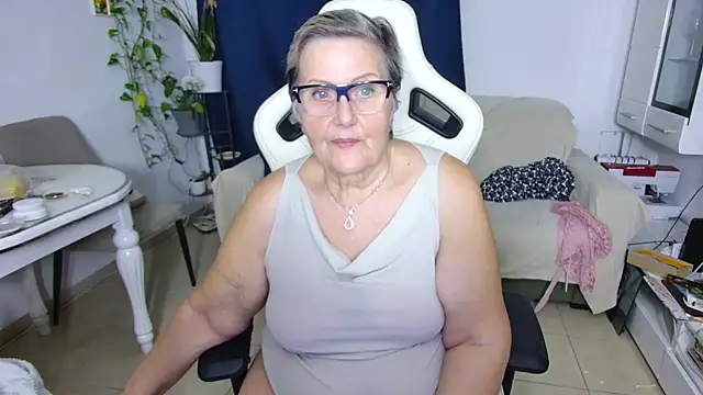 Snapshot of Selenna57 chatting on 04/03/26, 05:08 Selenna57 online show from 04/03/26, 05:08