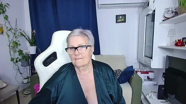 Selenna57 online show from 04/18/26, 07:07