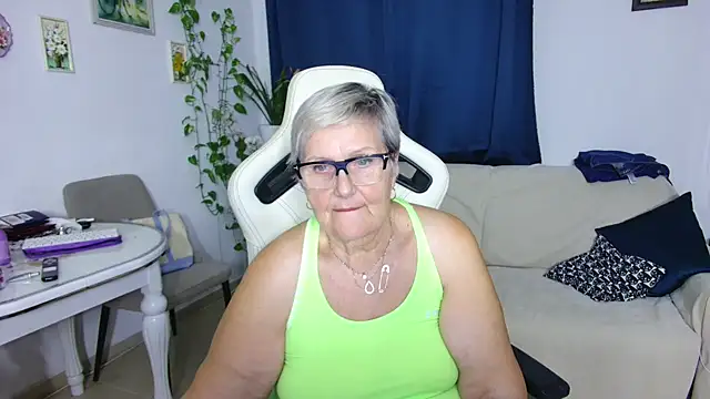 Snapshot of Selenna57 chatting on 02/15/26, 07:02 Selenna57 online show from 02/15/26, 07:02