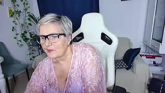 Snapshot of Selenna57 chatting on 01/17/26, 06:44 Selenna57 online show from 01/17/26, 06:44