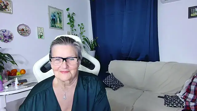 Snapshot of Selenna57 chatting on 01/18/26, 06:44 Selenna57 online show from 01/18/26, 06:44