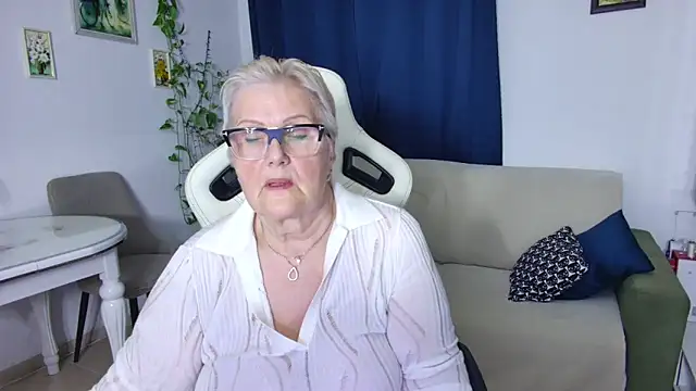 Snapshot of Selenna57 chatting on 04/09/26, 05:30 Selenna57 online show from 04/09/26, 05:30