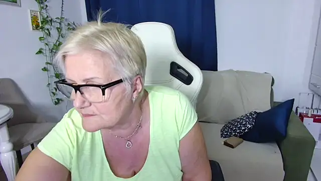 Snapshot of Selenna57 chatting on 04/12/26, 05:49 Selenna57 online show from 04/12/26, 05:49