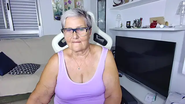 Snapshot of Selenna57 chatting on 07/12/26, 04:52 Selenna57 online show from 07/12/26, 04:52