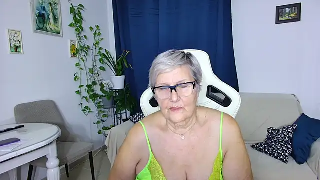 Snapshot of Selenna57 chatting on 02/06/26, 06:48 Selenna57 online show from 02/06/26, 06:48