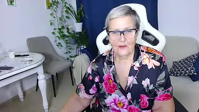 Snapshot of Selenna57 chatting on 02/10/26, 07:13 Selenna57 online show from 02/10/26, 07:13