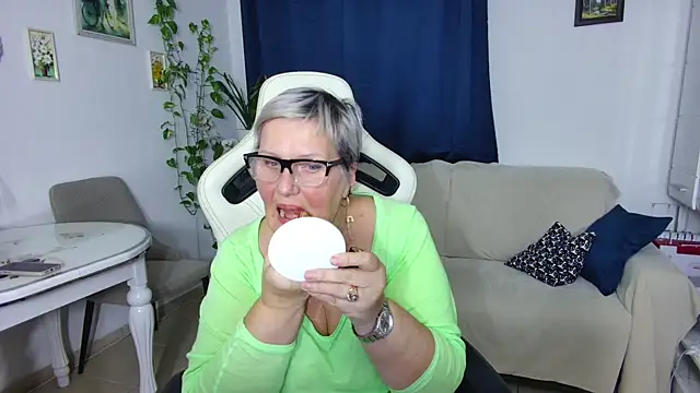 Snapshot of Selenna57 chatting on 02/12/26, 07:02 Selenna57 online show from 02/12/26, 07:02