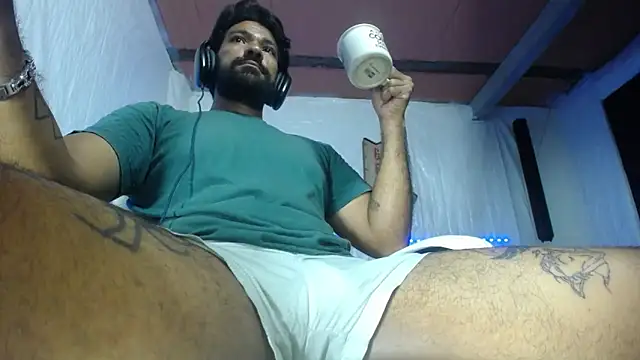 Snapshot of Carlo_yates chatting on 05/28/26, 11:43 Carlo yates online show from 05/28/26, 11:43