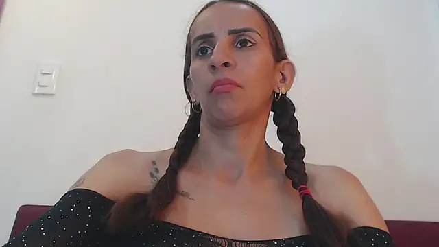 Amber Moore online show from 12/05/25, 06:28