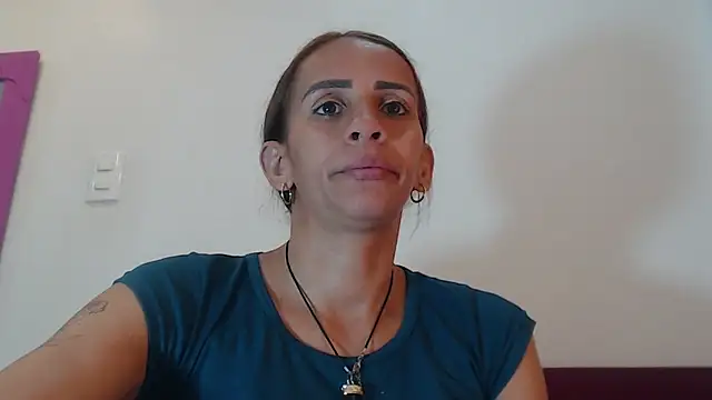 Amber Moore online show from 10/25/25, 03:56