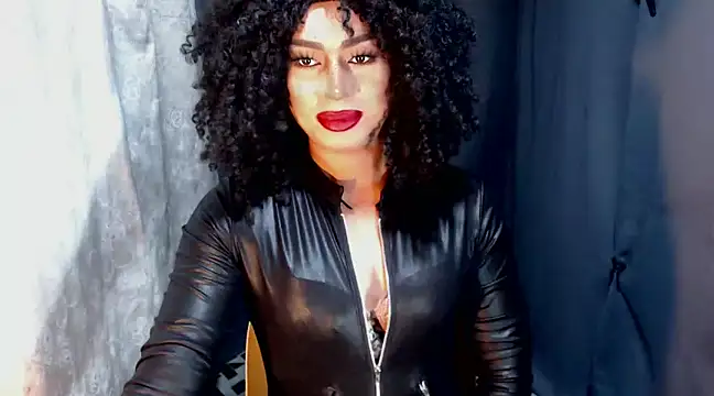 Snapshot of amira_willis chatting on 12/12/24, 10:34 amira willis online show from 12/12/24, 10:34