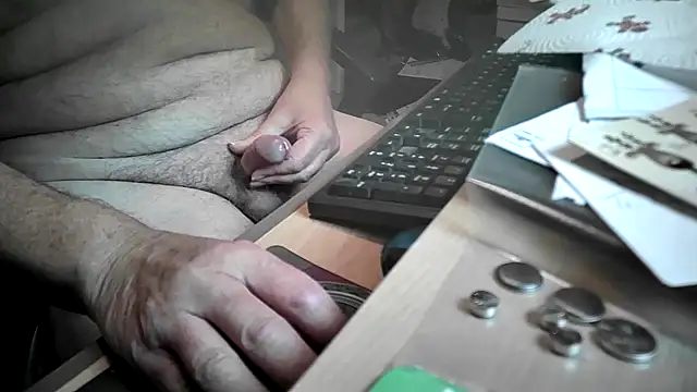 dirtyharry2022 online show from 01/01/25, 12:44