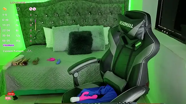 nashiira  online show from 09/10/25, 08:41