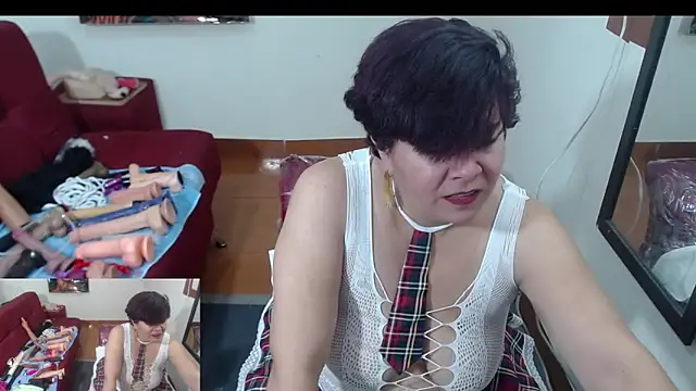Snapshot of angelitolove727 chatting on 10/10/25, 07:47 angelitolove727 online show from 10/10/25, 07:47