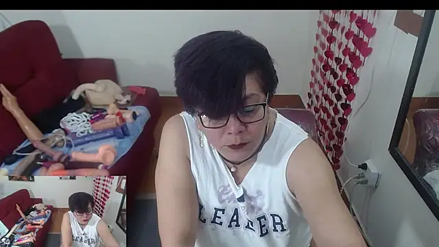 Snapshot of angelitolove727 chatting on 10/07/25, 01:06 angelitolove727 online show from 10/07/25, 01:06
