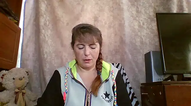 Snapshot of CathySuns chatting on 02/05/25, 09:57 CathySuns online show from 02/05/25, 09:57