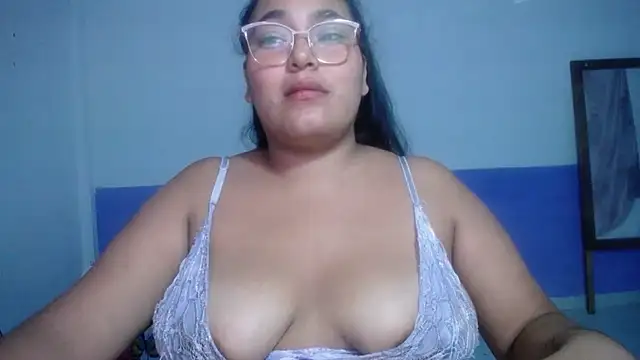 Snapshot of sirena_15 chatting on 07/13/26, 05:18 sirena 15 online show from 07/13/26, 05:18