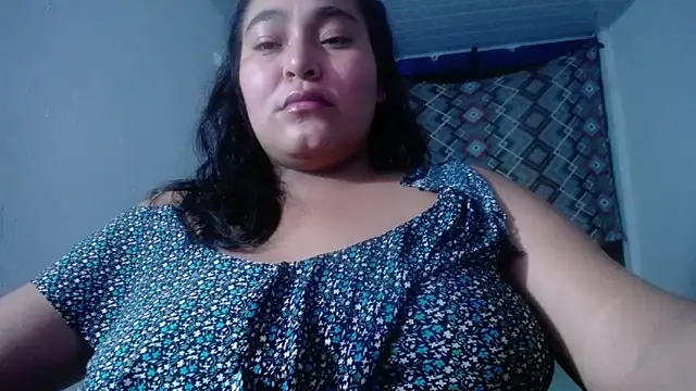 Snapshot of sirena_15 chatting on 04/23/26, 05:25 sirena 15 online show from 04/23/26, 05:25
