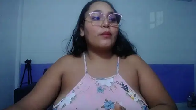 Snapshot of sirena_15 chatting on 06/15/26, 04:56 sirena 15 online show from 06/15/26, 04:56