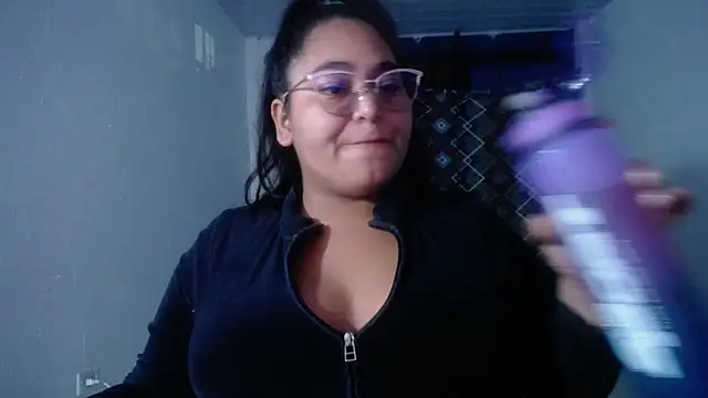 Snapshot of sirena_15 chatting on 04/28/26, 05:01 sirena 15 online show from 04/28/26, 05:01