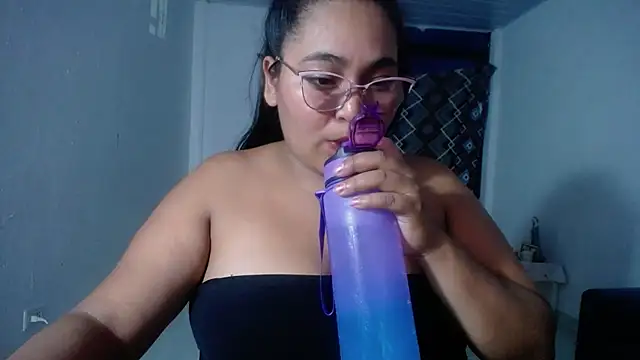 Snapshot of sirena_15 chatting on 03/05/26, 05:15 sirena 15 online show from 03/05/26, 05:15