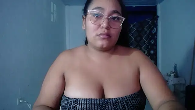 Snapshot of sirena_15 chatting on 03/12/26, 05:24 sirena 15 online show from 03/12/26, 05:24